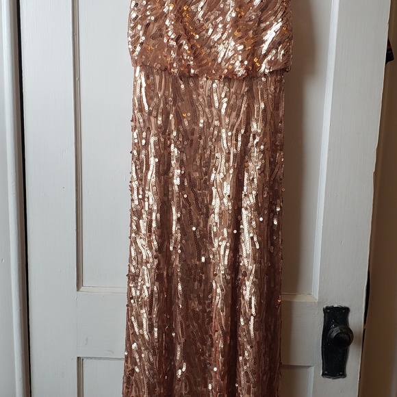 Donna Morgan Dresses & Skirts - Donna Morgan, gold sequin Courtney Dress Donna Morgan Dresses & Skirts - Donna Morgan, gold sequin Courtney Dress